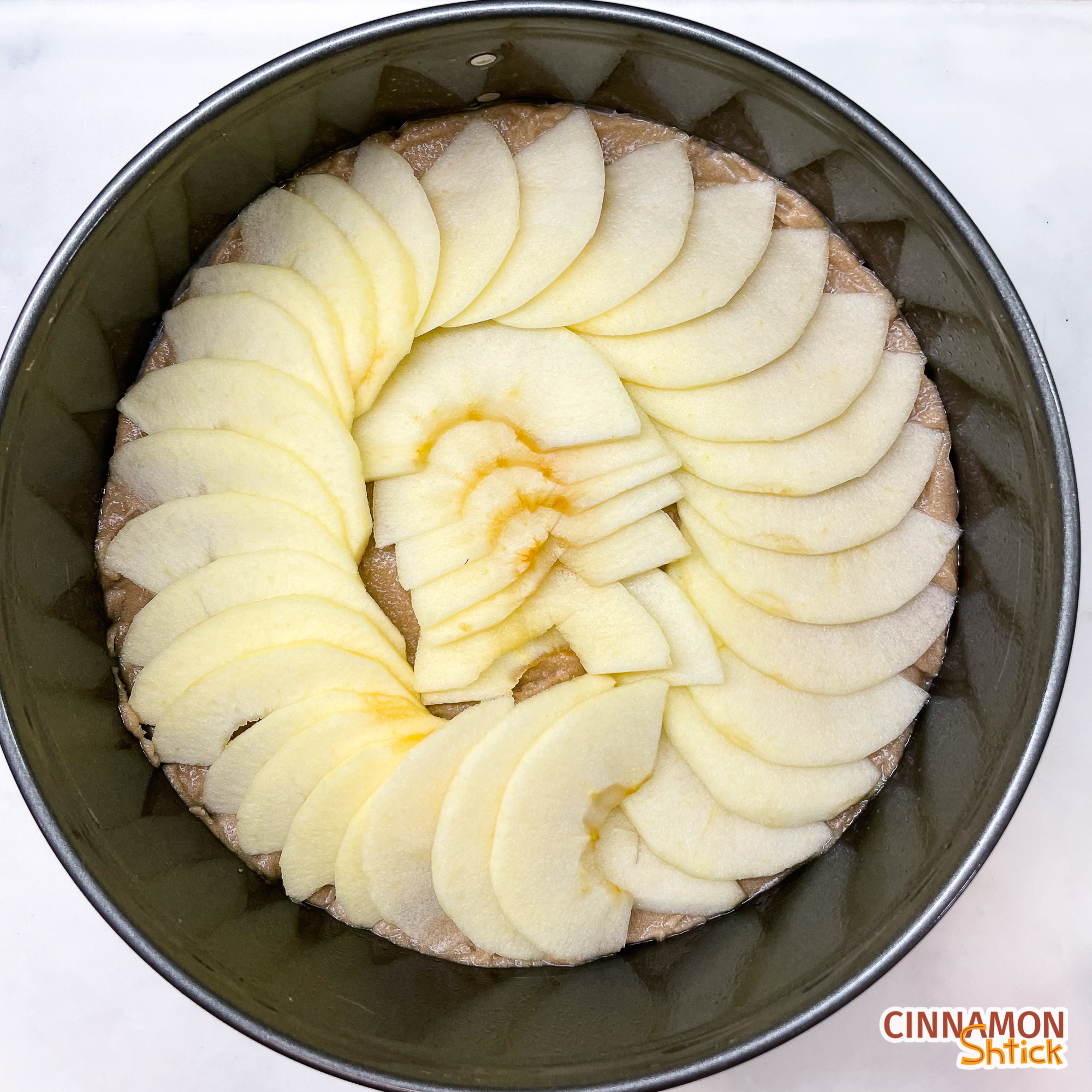 apples arranged decoratively in the springform pan