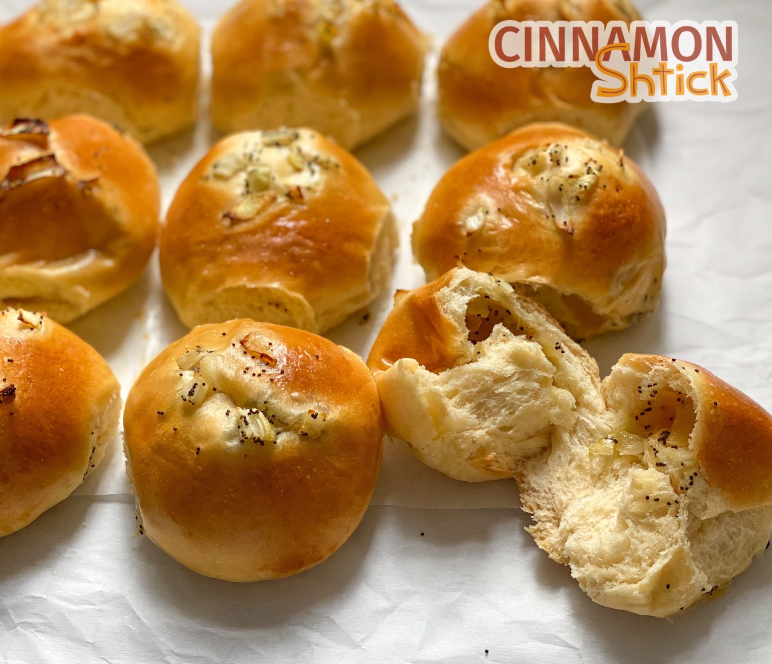 onion-rolls-jewish-bakery-style-onion-pockets