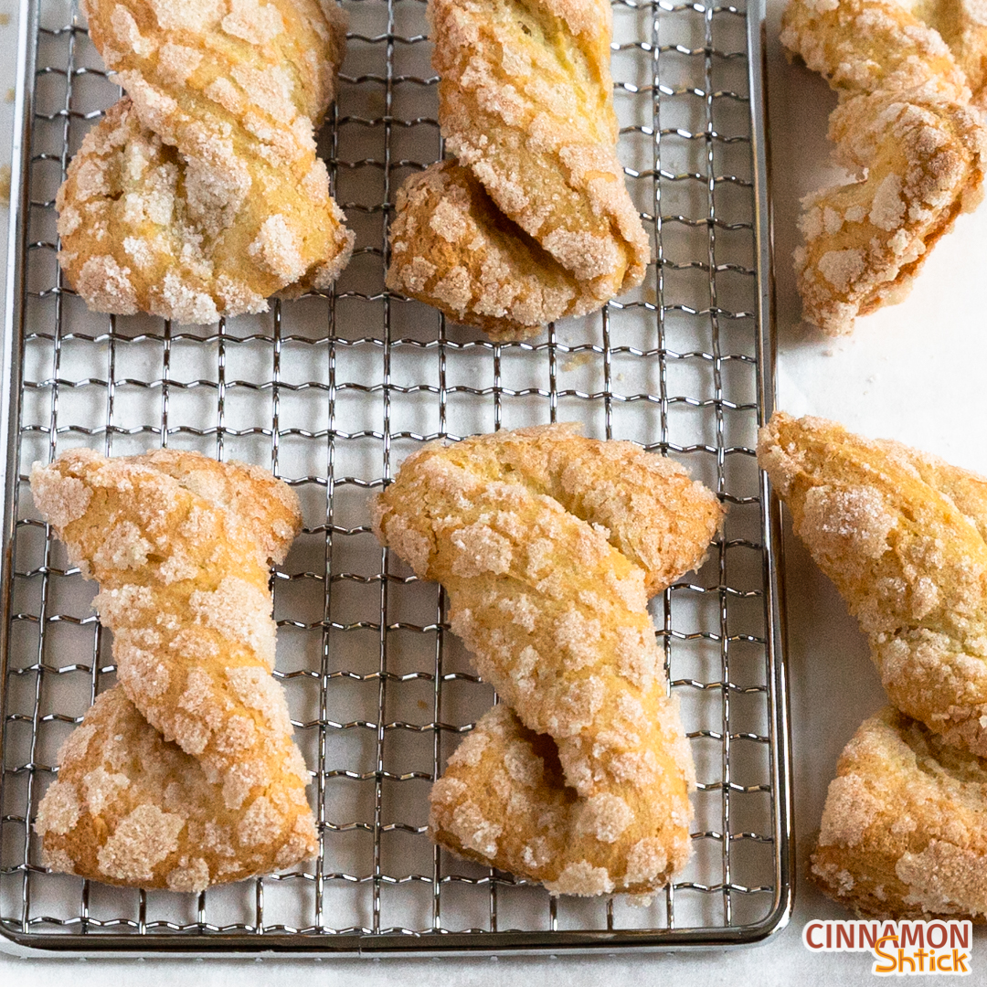 Baked kichel on cooling rack